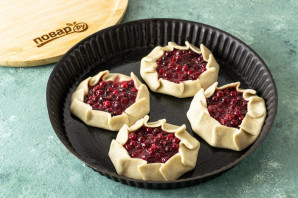 Калитки с брусникой