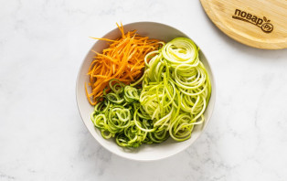 Салат из кабачков и огурцов по-корейски Салат из кабачков и огурцов по-корейски