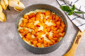 Торт с персиком и заварным кремом Торт с персиком и заварным кремом