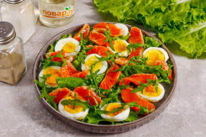 Салат из форели с рукколой