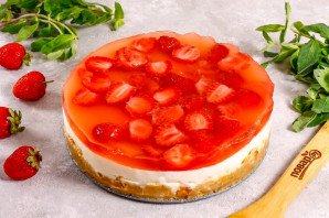 Клубничный чизкейк с творогом без выпечки Клубничный чизкейк с творогом без выпечки
