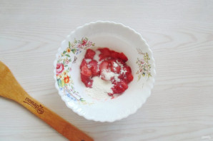 Вареники с замороженной клубникой