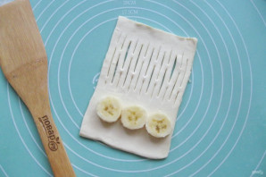 Слойки с яблоком и бананом