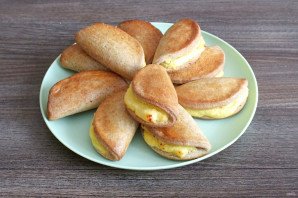 Сочни с творогом из ржаной муки