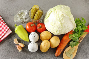 Щи с солеными огурцами и свежей капустой Щи с солеными огурцами и свежей капустой