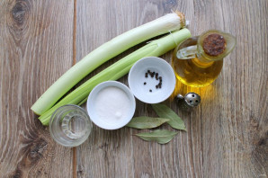 Маринованный лук-порей Маринованный лук-порей