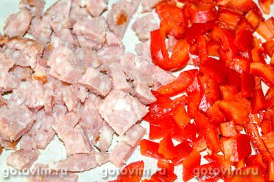 Ленивая «пицца» из сушек с колбасой и сыром Ленивая «пицца» из сушек с колбасой и сыром