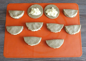 Сочни с творогом из ржаной муки