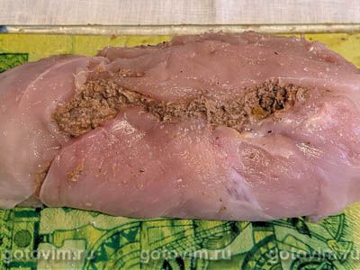Рулет из куриной грудки с паштетом а-ля «Метропольки» Рулет из куриной грудки с паштетом а-ля «Метропольки»