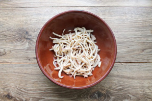 Салат с кальмарами, креветками и кукурузой