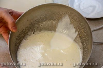 Кекс на кефире с яблочными дольками и карамельной корочкой Кекс на кефире с яблочными дольками и карамельной корочкой