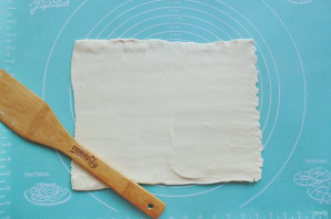 Слоеный рулет с абрикосами