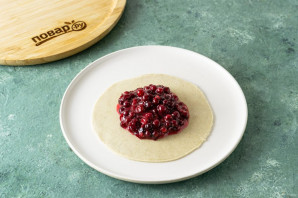 Калитки с брусникой