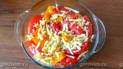 Тыква, запеченная в духовке кусочками с помидорами, беконом и вином 