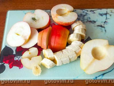 Десерт из запеченных с ромом фруктов