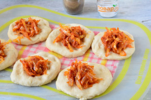 Пирожки с капустой и томатной пастой Пирожки с капустой и томатной пастой