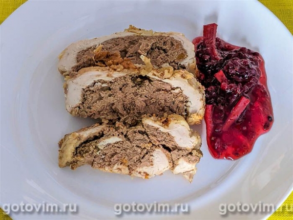 Рулет из куриной грудки с паштетом а-ля «Метропольки» Рулет из куриной грудки с паштетом а-ля «Метропольки»