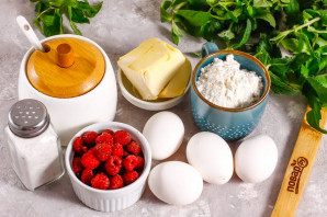 Пирог "Бабка" с малиной