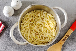 Паста "Карбонара" в томатном соусе