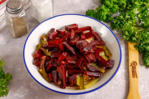 Салат со свеклой и говядиной