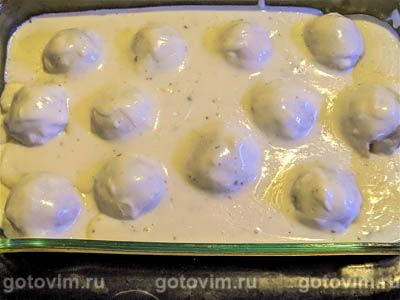 Тефтели из курицы с молочным соусом