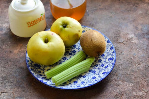 Смузи из сельдерея, яблока и киви