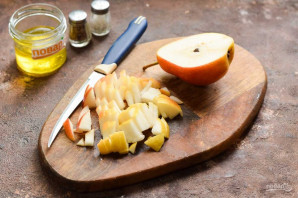 Салат "Красотка" с копченой курицей и грушей Салат "Красотка" с копченой курицей и грушей