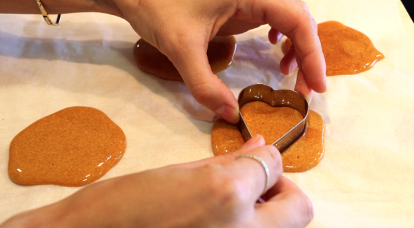 Сахарные соты из сериала "Игра в кальмара", как приготовить и какие формы лучше использовать , пошаговый рецепт с фото