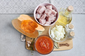 Тыква с мясом в горшочках