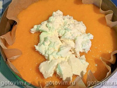 Торт из орехового безе с желе из творога и персиков