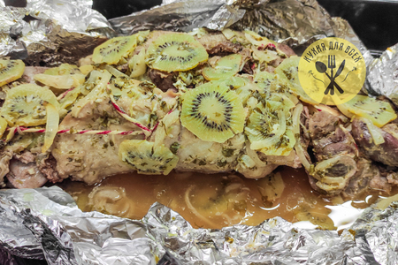 Баранина запеченная в духовке с киви