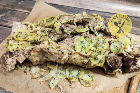 Баранина запеченная в духовке с киви