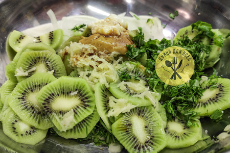 Баранина запеченная в духовке с киви