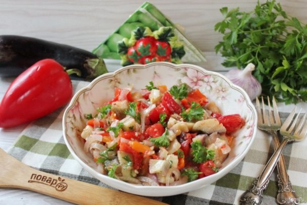 Салат из запеченных баклажанов, помидоров и перца Салат из запеченных баклажанов, помидоров и перца