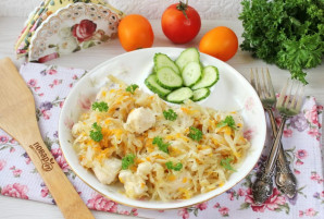 Диетическая тушеная капуста с курицей