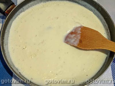 Тефтели из курицы с молочным соусом