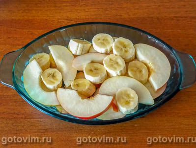 Десерт из запеченных с ромом фруктов