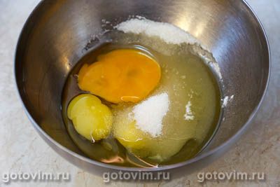 Кекс на кефире с яблочными дольками и карамельной корочкой Кекс на кефире с яблочными дольками и карамельной корочкой