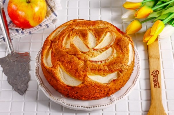 Заливной творожный пирог с яблоками Заливной творожный пирог с яблоками