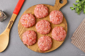 Котлеты с кабачком и помидором