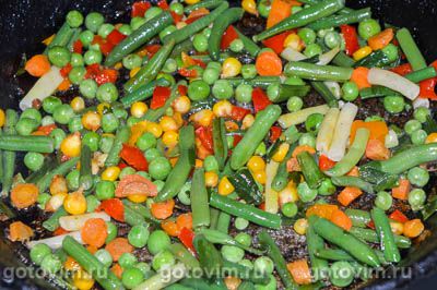 Суп из овощной смеси с яичными блинчиками