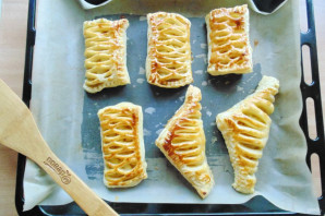 Слойки с яблоком и бананом