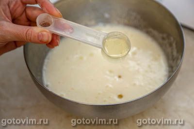 Кекс на кефире с яблочными дольками и карамельной корочкой Кекс на кефире с яблочными дольками и карамельной корочкой