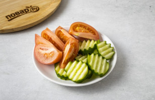 Салат по-турецки с маринованной капустой