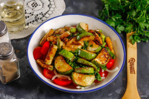 Теплый салат из кабачков и помидоров