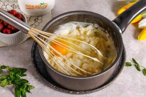 Жареные вареники с вишней