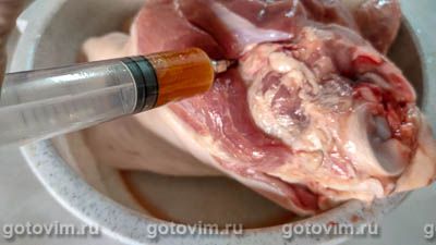 Колбаса из копченой и сырой рульки в пластиковой бутылке