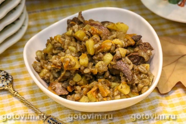 Перловка с куриной печенью и картофелем Перловка с куриной печенью и картофелем
