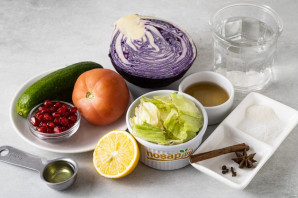 Салат по-турецки с маринованной капустой