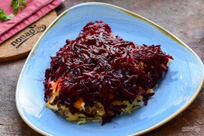 Салат "Селедка под шубой" в виде Тигра на Новый год Салат "Селедка под шубой" в виде Тигра на Новый год